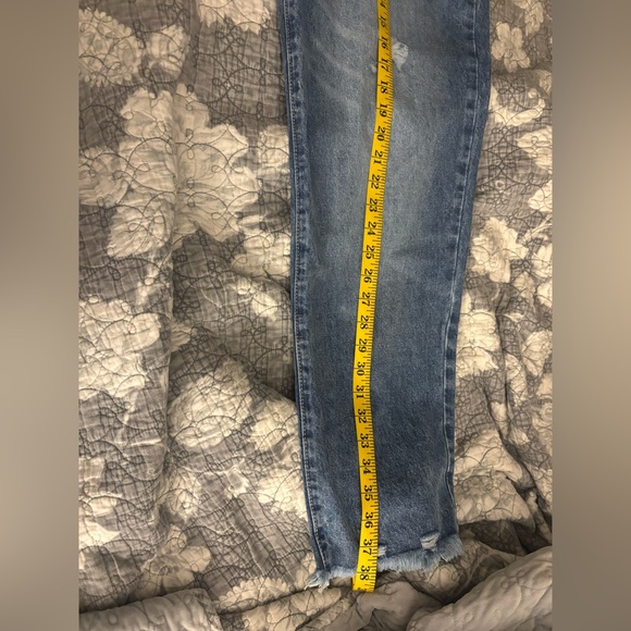 Women's NWT Distressed Blue Boyfriend Jeans - Picture 10 of 12